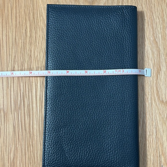 Abercrombie & Kent Pebble Dark Navy Long Passport ID Wallet - gently used - Picture 10 of 10